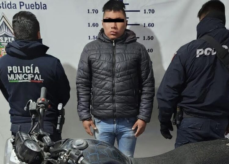 Detienen a Jonathan ‘N’ por detentación de vehículo robado
