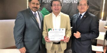 Reconocen trayectoria de columnista y director editorial de EHP