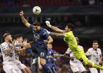 Querétaro empata sin goles en el Azteca, casa del América