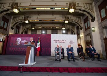 AMLO celebra 80 años del IMSS