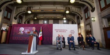 AMLO celebra 80 años del IMSS