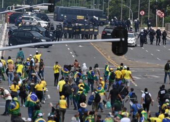 Biden, AMLO y Trudeau condenan ataque a democracia en Brasil