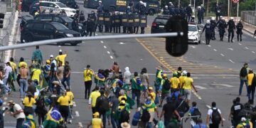 Biden, AMLO y Trudeau condenan ataque a democracia en Brasil