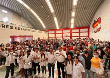 Con solidaridad trabajamos por la salud visual: Armenta