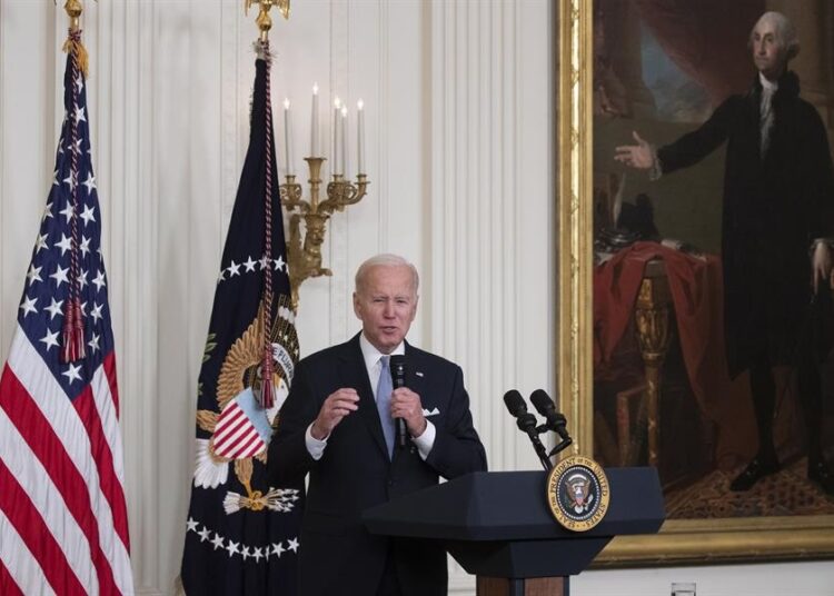 Biden pide prohibir armas de asalto tras tiroteos en EEUU