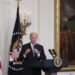 Biden pide prohibir armas de asalto tras tiroteos en EEUU
