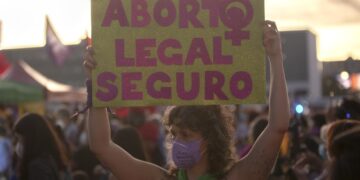 Gobierno de Lula retira a Brasil de alianza internacional antiabortista