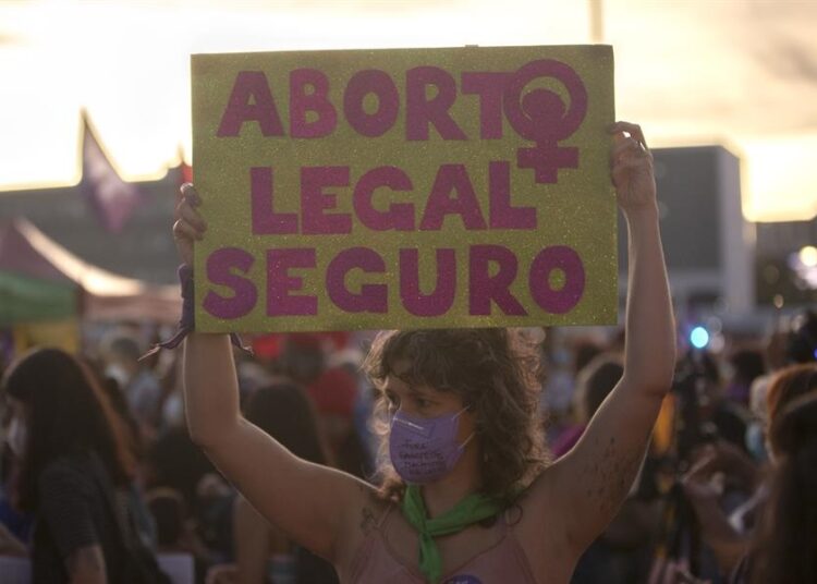 Gobierno de Lula retira a Brasil de alianza internacional antiabortista