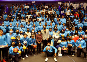 Lilia Cedillo entrega equipo deportivo a 500 atletas BUAP