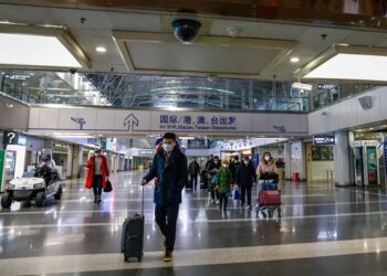China reabre sus fronteras tras casi tres años de estricta ‘cero covid’