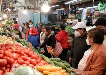 Gobierno municipal busca la reactivación económica en mercados