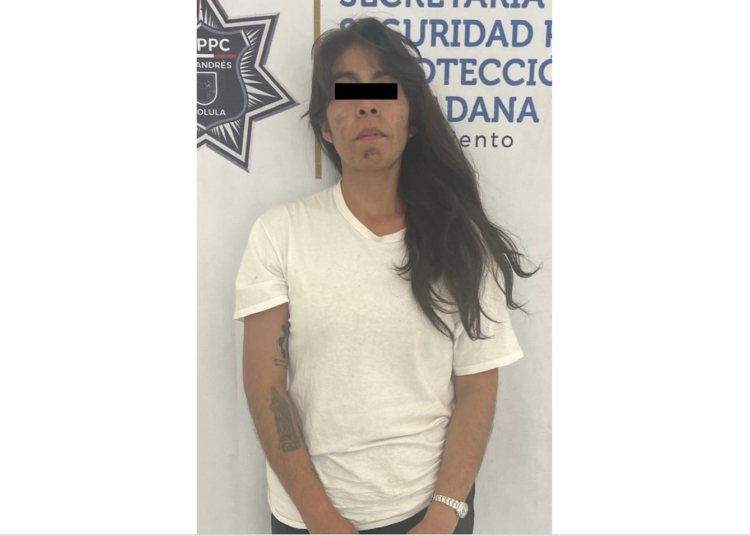 Policía de San Andrés Cholula detiene a mujer por robo a Elektra