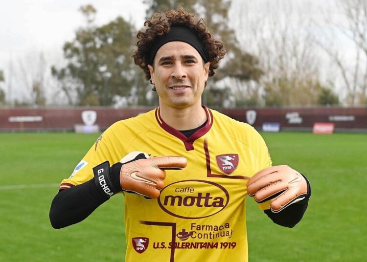 Memo Ochoa debuta con la Salernitana