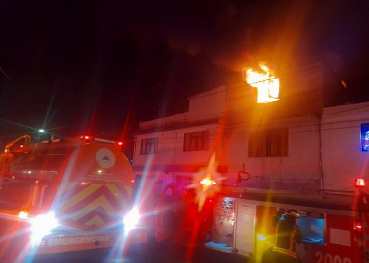 PC atiende incendios por árboles navideños