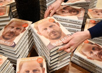 Biografía del príncipe Harry ya está en librerías británicas