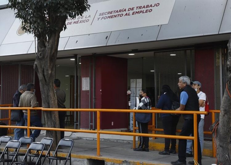 Tasa de desempleo baja a 2.8 % al cierre de 2022