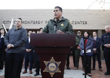 Buscan a hombre asiático por tiroteo en EEUU