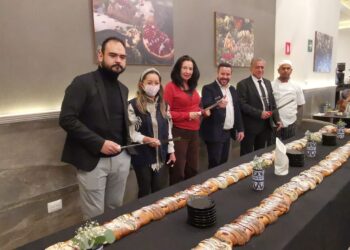 Hotel Royalty parte monumental Rosca de Reyes de 12 metros