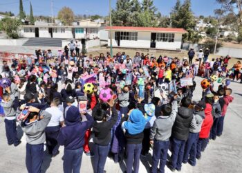 SMDIF Puebla y Bachoco entregan juguetes a 178 niños de Tlaxcolpan