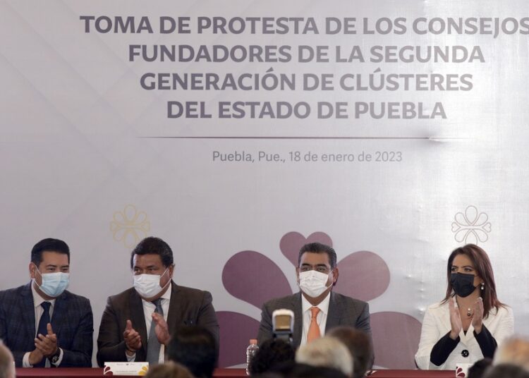 Toman protesta a consejos fundadores de segunda generación de clústeres