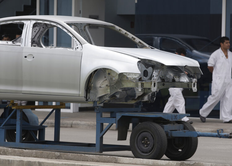 VW amplió su paro técnico una semana