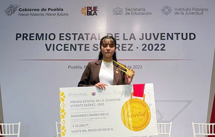 Estudiante BUAP galardonada con el Premio Estatal de la Juventud