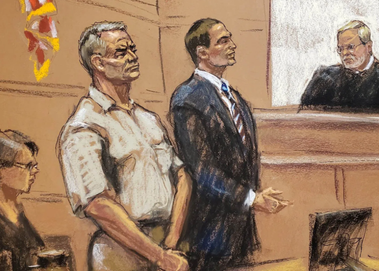 García Luna comparece con pelo cano y semblante serio en inicio de juicio
