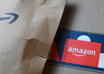 Amazon empieza a comunicar miles de despidos