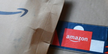 Amazon empieza a comunicar miles de despidos