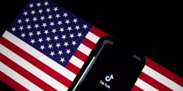Entregan proyecto de ley para prohibir TikTok en Estados Unidos