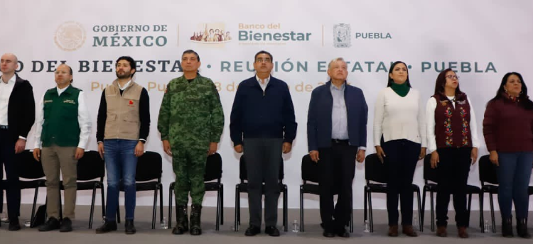 AMLO se reúne a puerta cerrada con personal de Bienestar en Los Fuertes