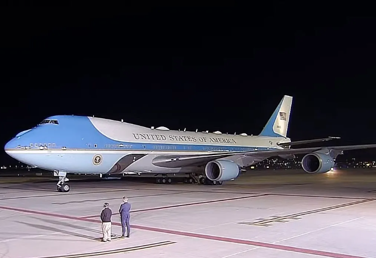 Joe Biden aterriza en el AIFA