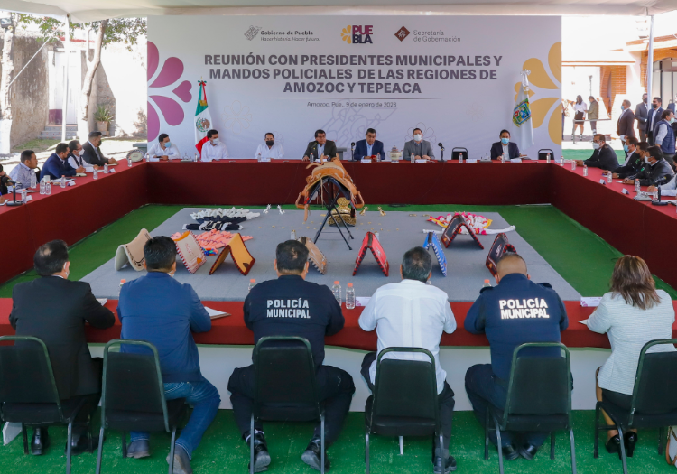 El gobernador se reunió con alcaldes y mandos policiales en Amozoc y Tepeaca