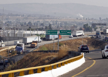 Fiscalía colabora en estrategias para combatir robo a transportistas en la México-Puebla