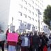 Trabajadores del ISSSTE se manifiestan a las afueras del hospital