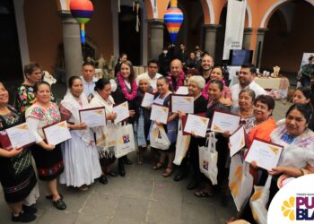 Reconocen a cocineras tradicionales