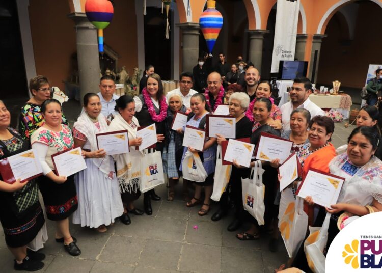 Reconocen a cocineras tradicionales
