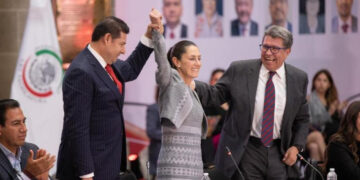Claudia Sheinbaum, Alejandro Armenta, Ricardo Monreal, durante la reunión parlamentaria