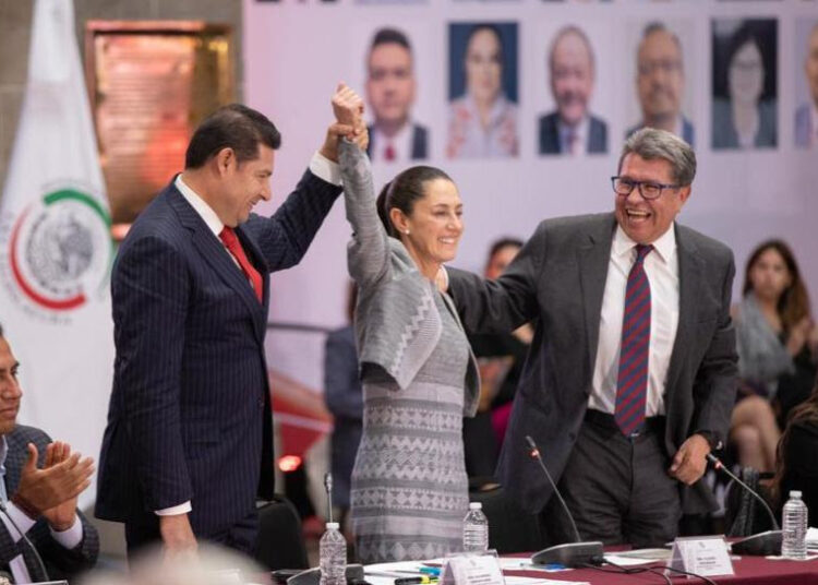 Claudia Sheinbaum, Alejandro Armenta, Ricardo Monreal, durante la reunión parlamentaria