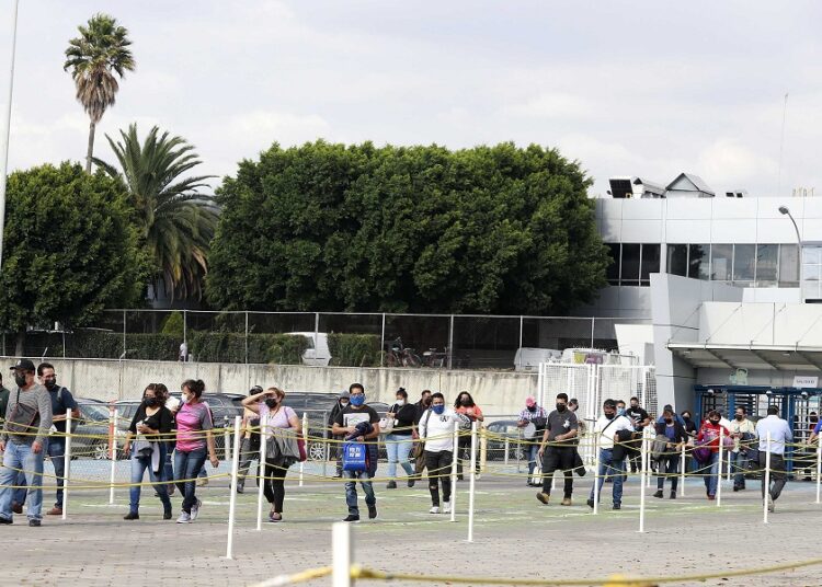 VW suspenderá producción en 3 líneas de ensamble