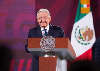 AMLO celebra deslinde de Cárdenas de Mexicolectivo