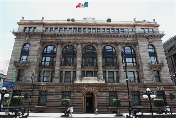 Banxico sorprende al mercado al desligarse del ritmo de la Fed