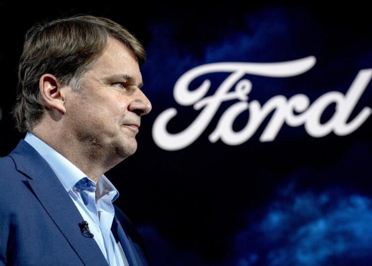Ford considera reducir su presencia en Europa