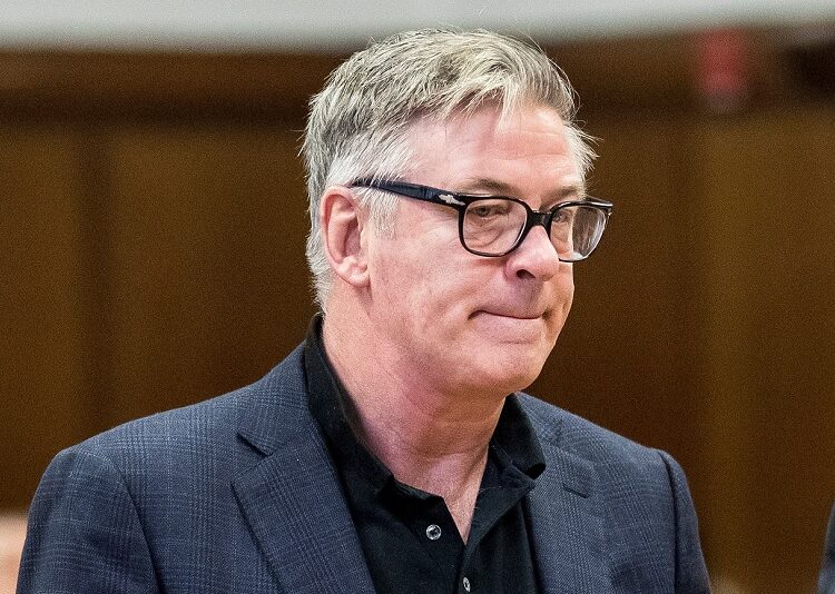 Fiscalía de EEUU rebaja cargos contra Alec Baldwin