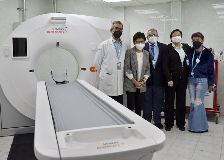 Cedillo entrega nuevo equipo de tomografía al HUP