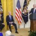 Clinton vuelve a Casa Blanca para celebrar 30 años de una ley laboral