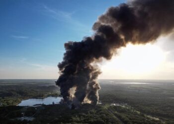 Pemex confirma muerte de 2 obreros en incendio de refinería de Veracruz