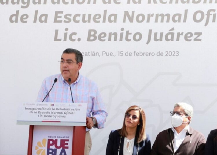 Céspedes inaugura rehabilitación de escuela normal en Zacatlán