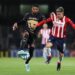 Chivas mantiene buen paso al vencer 2-1 a Pumas