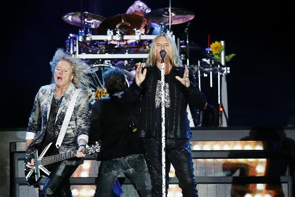 Def Leppard confirma su concierto en Bogotá tras la hospitalización de su vocalista